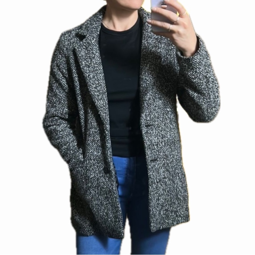 Abercrombie & Fitch Black and White Blazer